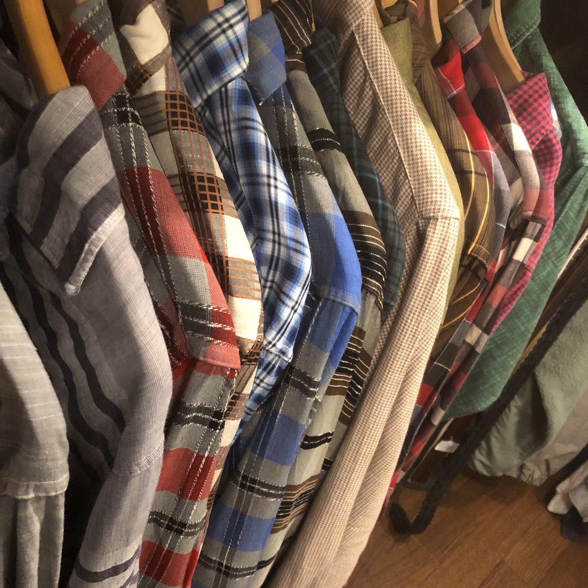 SPiKe_SPiCe's tweet photo. 4/5 日
本日もお待ちしております！

vintage shirt 沢山あります〜！

よろしくどうぞ〜！ https://t.co/R13AjFiAYc
