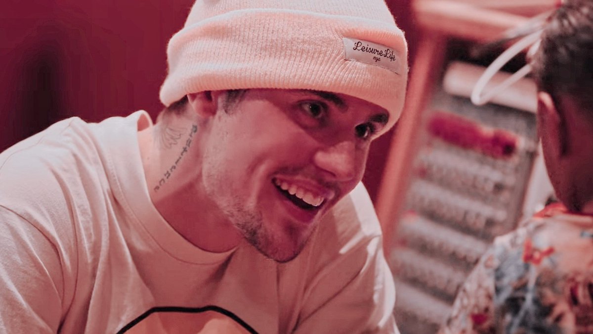 lvsgrayson's tweet photo. I see justin with immense desire to have a baby
#WeLoveYouJustin https://t.co/Ws9nrU0yI4