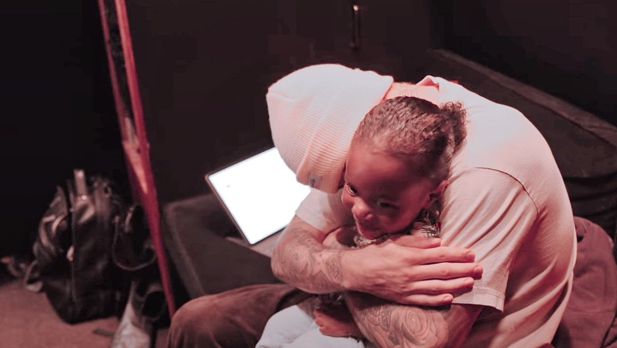 lvsgrayson's tweet photo. I see justin with immense desire to have a baby
#WeLoveYouJustin https://t.co/Ws9nrU0yI4