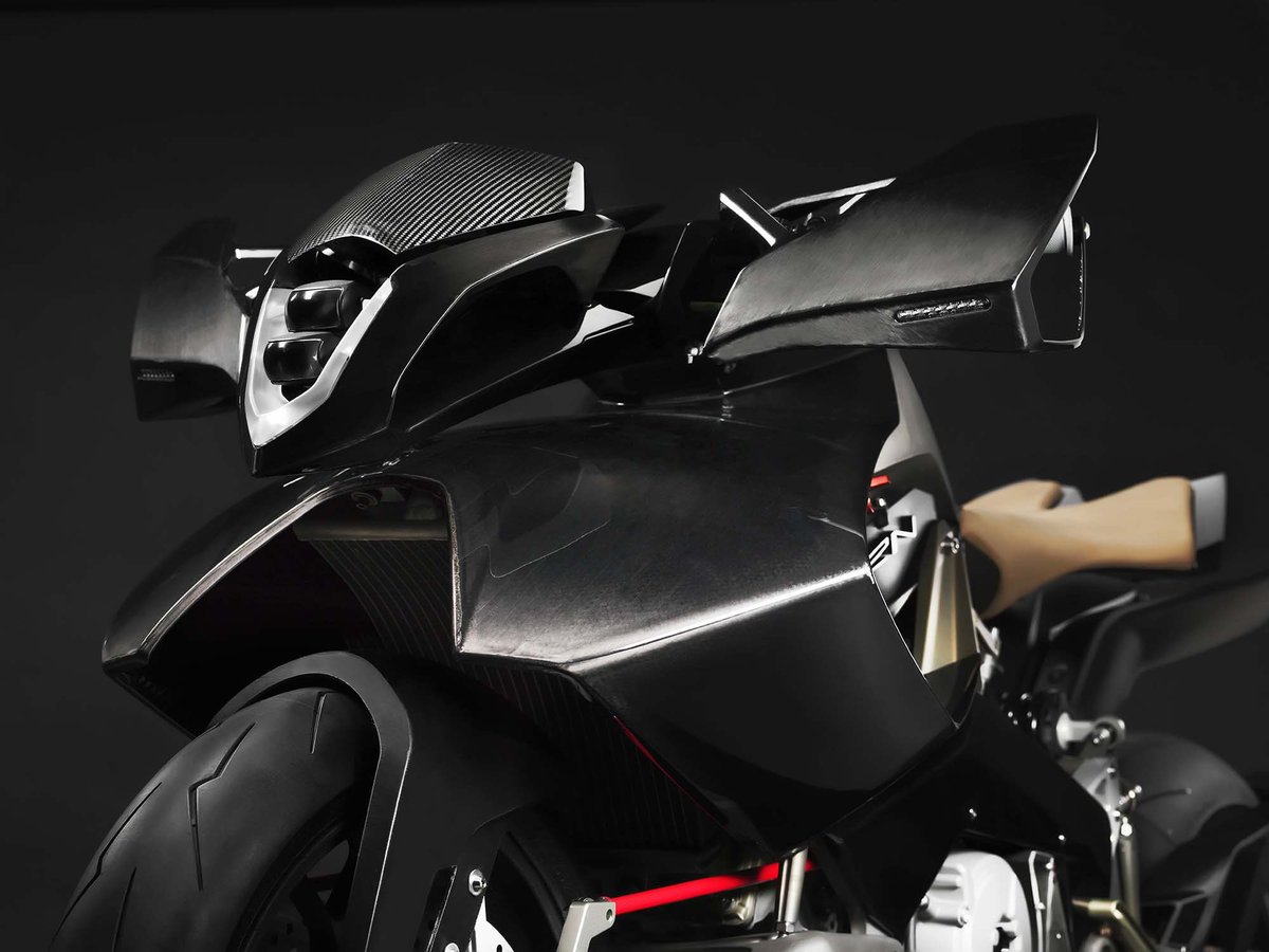 DHectoraragon's tweet photo. Vyrus Alyen la nueva propuesta de la marca italiana, como traída de otro mundo integra el motor Ducati 1299-Superquadro con 205hp. @Vyrus_Moto @DLGMOTOART @Revista_Moto https://t.co/iybXQoxs2w