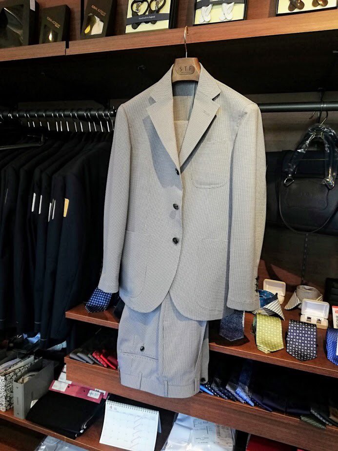 O Xrhsths 横浜のオーダースーツ シャツ リフォームのナガサカ Sto Twitter 次世代素材入荷 ポリエステル100 ストレッチ 防シワ 吸汗速乾 オーダー価格 54 000 税 今なら単品パンツ2本のオーダーで 税の大特価 通常 43 0 税 横浜 オーダースーツ