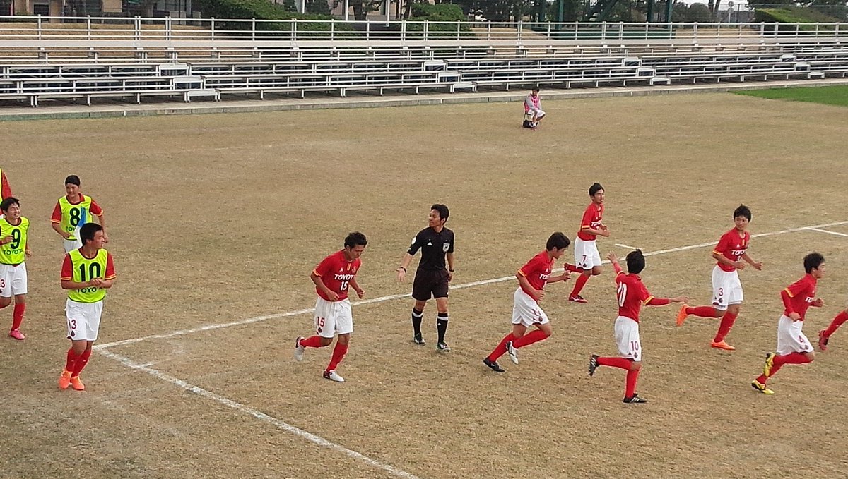 suzugra's tweet photo. 大会自体が消滅して2年経つけど
4月1週目はかつて岐阜でのU-15プレミアカップ東海大会が恒例だった

2016年の東海大会決勝はスコアレスで迎えた終盤、タッチライン寄りのFKに中央で凌太郎が頭で合わせ決勝点、凌太郎の得点の中でも感情高まる印象深いゴール
#grampus #academy2016 https://t.co/s8KXUfaipw