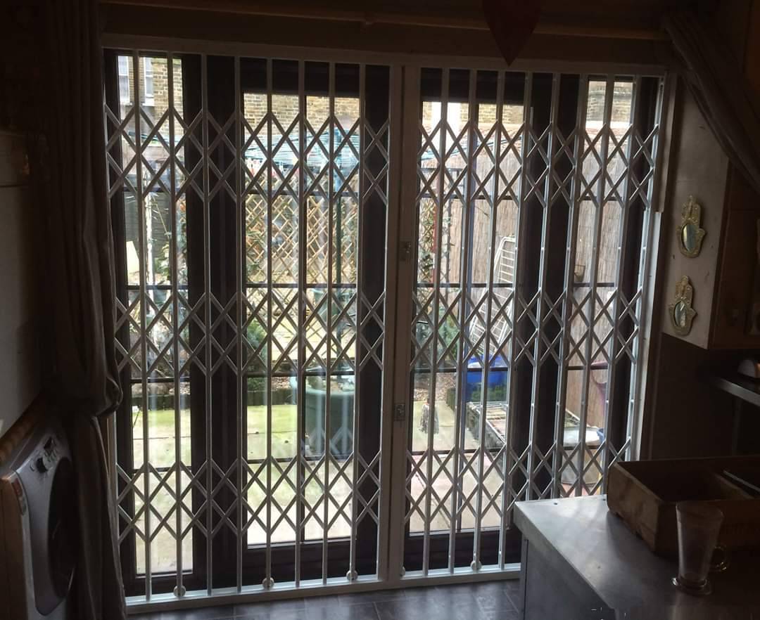 rsgsecurity_uk's tweet image. Our RSG1000 folding security grille fitted to the kitchen's opening of a residence in Fulham
rsgsecurity.co.uk/rsg1000-securi…
#rsgsecurity #securitygrilles #patiodoorsecurity #fightburglary #makingbritainsafer