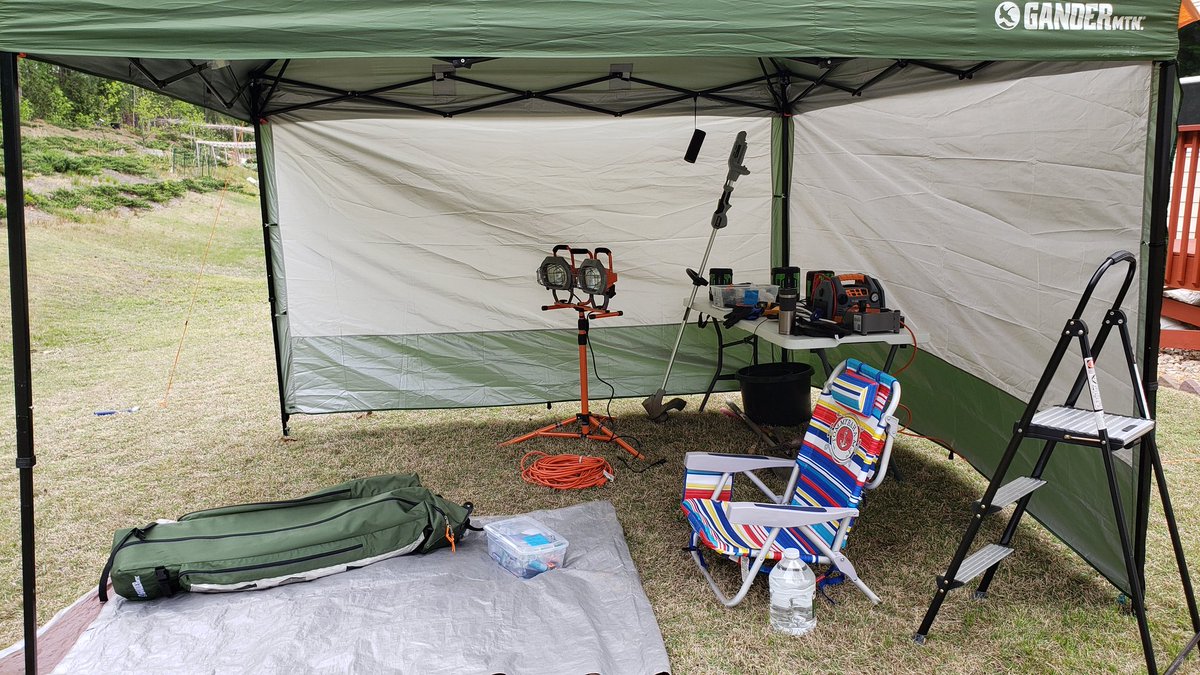 kalvetu's tweet image. பகல் &amp;amp; இரவு வேலை செய்யப்போவதால், பெரிய மின் விளக்கு மற்றும் தேவையான பொருட்களை வைத்து, இன்சா&quot;முனியாண்டி&quot;க்கு ராமு என்ற வெள்ளரிக்காயை பலி கொடுத்து அரக்க பூசை போட்டாகிவிட்டது.
#BackyardProject 
#2020_Initiative 
7/