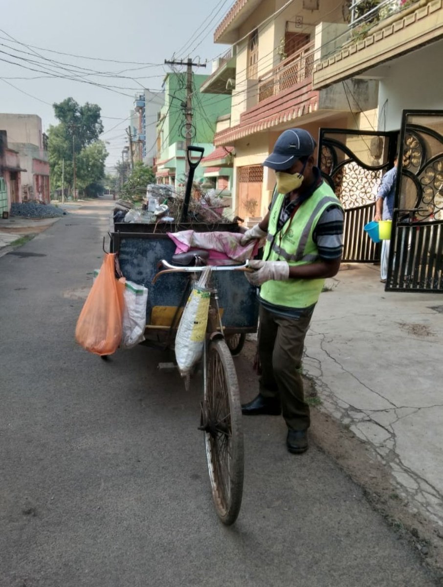 RourkelaMC's tweet photo. #TeamSanitation of Rourkela Municipal Corporation has been carrying out massive cleanliness drive throughout the city to keep the soroundings clean & hygiene.
#CleanRourkela
#SafeRourkela. @CMO_Odisha @DMSundargarh @HUDDeptOdisha @HFWOdisha @MoSarakaar @SecyChief https://t.co/wYrIb4pdvA