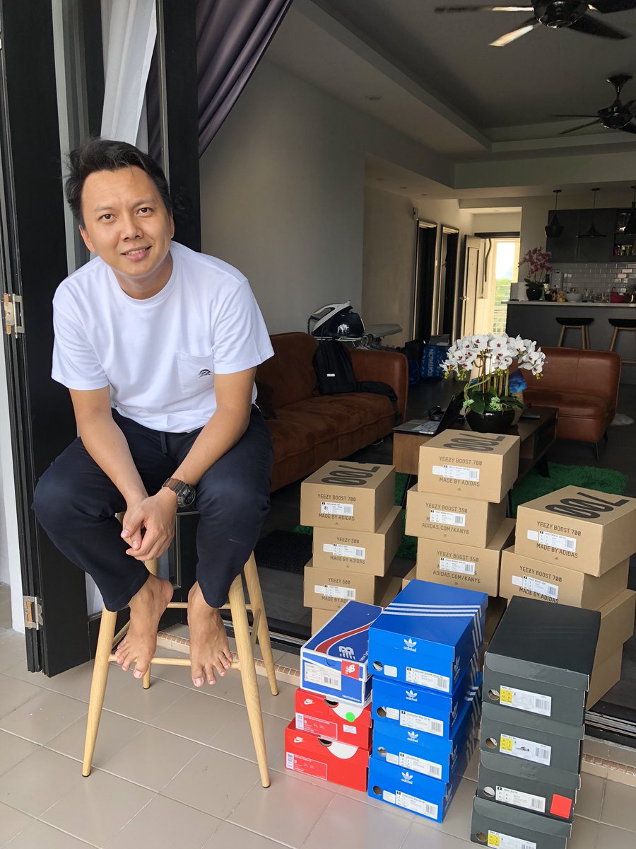 Radin_Era's tweet image. Lelongan Amal - “Kita bukan kaya, tapi kita pernah merasa tiada”

Saya nak  lelong sebahagian daripada koleksi kasut saya &amp;amp; 100% hasil jualan akan disumbangkan kpd frontliners &amp;amp; sesiapa yg memerlukan.

Lelongan Amal - Esok,9pm di Instagram saya.