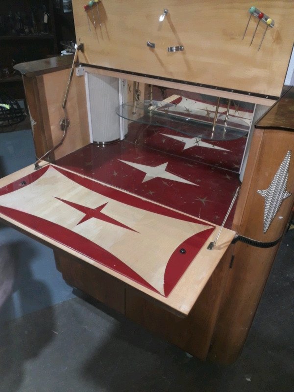 david_01c's tweet photo. Love mid century cocktail cabinets https://t.co/7PKIdwrBpJ
