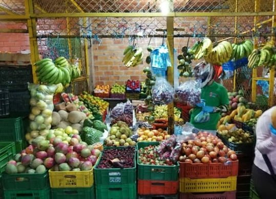 deVillavicencio's tweet photo. ¿Usted necesita frutas y verduras frescas, a buen precio y que le lleven el pedido a domicilio en #Villavicencio?
Llama a Laura y Carlos:
321 392 6754
Dale, entre todos nos podemos ayudar.
#ComproLlanero
#QuédateEnCasa https://t.co/dSMax8joQd
