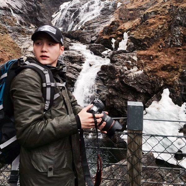 minjiiminie's tweet photo. yoonmin au—

yoongi, a wildlife photographer in a trip, thinks he has found a rare animal after seeing only its pink tail in a lake. when he asks about it the local women tell him the story of a cursed prince trapped in the lake. he rarely shows itself so yoongi is very lucky. https://t.co/e6NmIGMHiz