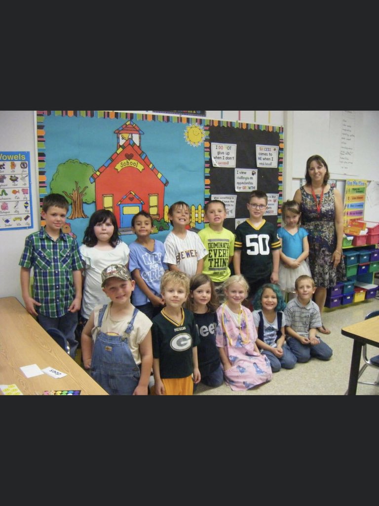 BrettMalueg's tweet photo. Some old memories from 1st grade!! https://t.co/gX7p3qAnDJ