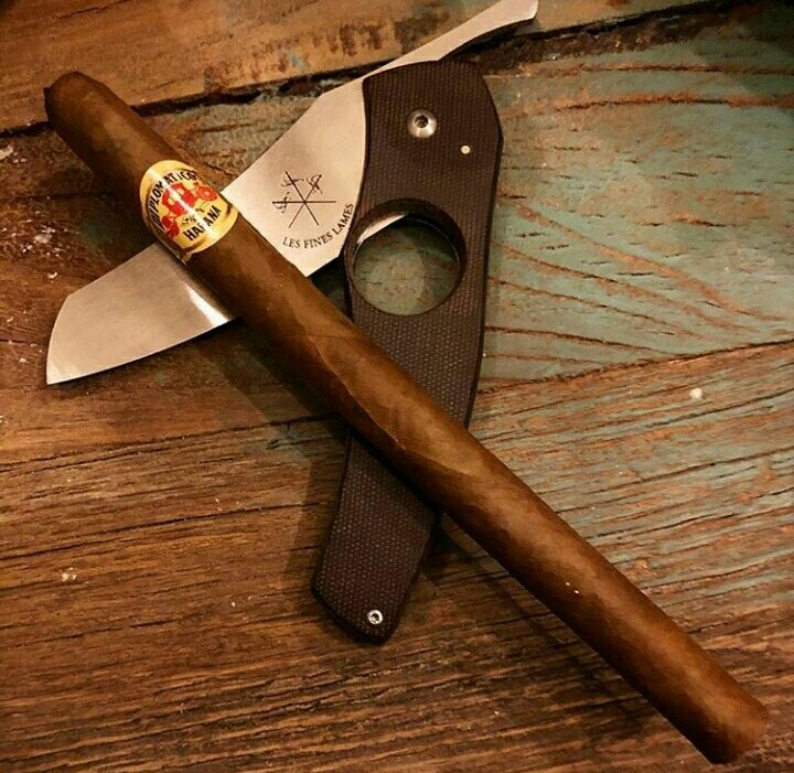 Vintage Diplomaticos no.6 from 1978 😍😍💨💨
<a href="/Habanos_Oficial/">Habanos SA Oficial</a> <a href="/pasionhabanos/">Club Pasión Habanos</a> <a href="/habano9/">habanostar</a> <a href="/JARMHABANO/">Jorge Luis</a> <a href="/NelaPerezB/">Nella_Cuba</a> <a href="/chaseyerself/">Hadawayanshite</a> @dry_cigar <a href="/FamousSmokeShop/">Famous Cigars</a> <a href="/CigarArtQueen/">Dallas Cigar Art Queen</a> <a href="/ChacocII/">Taterballs</a> @CigarChairman <a href="/HoltsCigar/">Holt's Cigar Company</a> <a href="/havachocolait/">La Casa Del Habano</a> <a href="/CigarAdvisor/">Cigar Advisor</a> <a href="/CigarDH/">CigarDH</a> <a href="/cigarweekly/">CigarWeekly.com !</a> <a href="/CigaRSS/">Cigar News</a> #CIGARS #botl