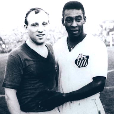 "I played against him twice and I consider him more than an idol. Pelé is an authentic institution and monument of football" - Uwe Seeler