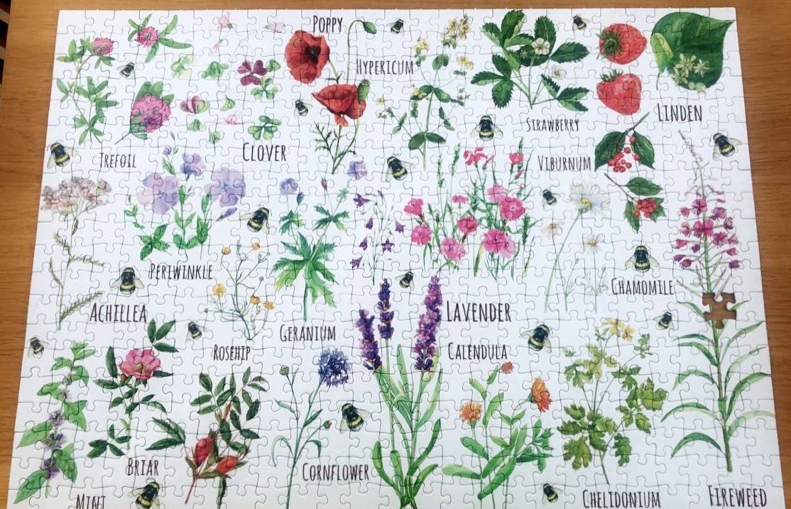 Rappleb's tweet photo. #keyworker #livealone #isolationweekend thanks @marksandspencer I’m missing a peice in my 1 puzzle I own that I got for Christmas. 😭 won’t be sending it to my lone gran up North now. https://t.co/x7WrlrGUp8