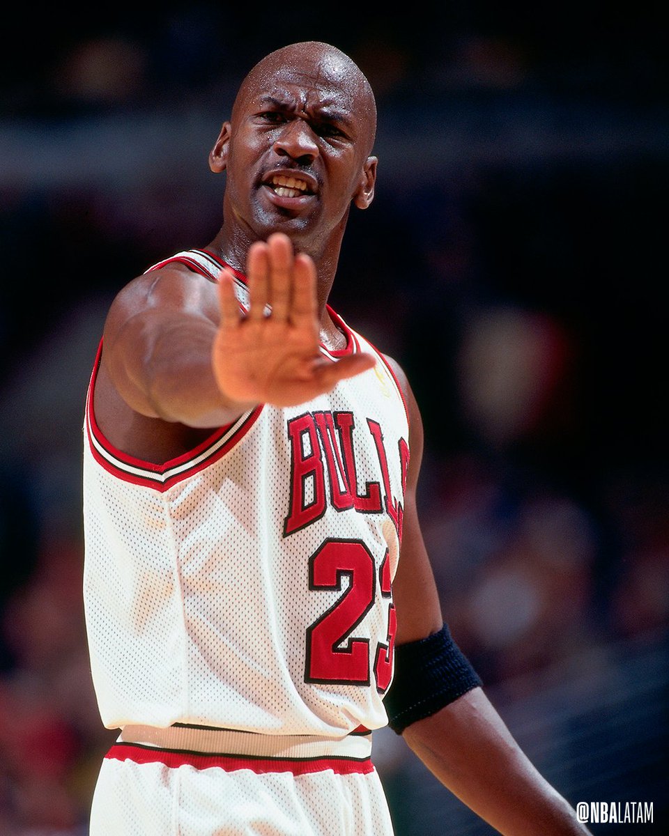 NBALatam's tweet photo. โผ๏ธTRANQUILOSโผ๏ธ
Maรฑana se estrena #ElรltimoBaile en @NetflixLAT ๐ https://t.co/Vgb0HOEFSm