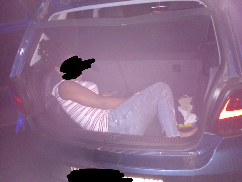 FaithMazibukoSA's tweet photo. A man was arrested at the N12 roadblock on Friday, 17 April, for attempting to smuggle his girlfriend out of GP to MP, without a permit.

Law enforcement asked the man to open the boot to search, they found a lady inside. 
She was also arrested, she consented to be smuggled. https://t.co/QuONdyDz0p