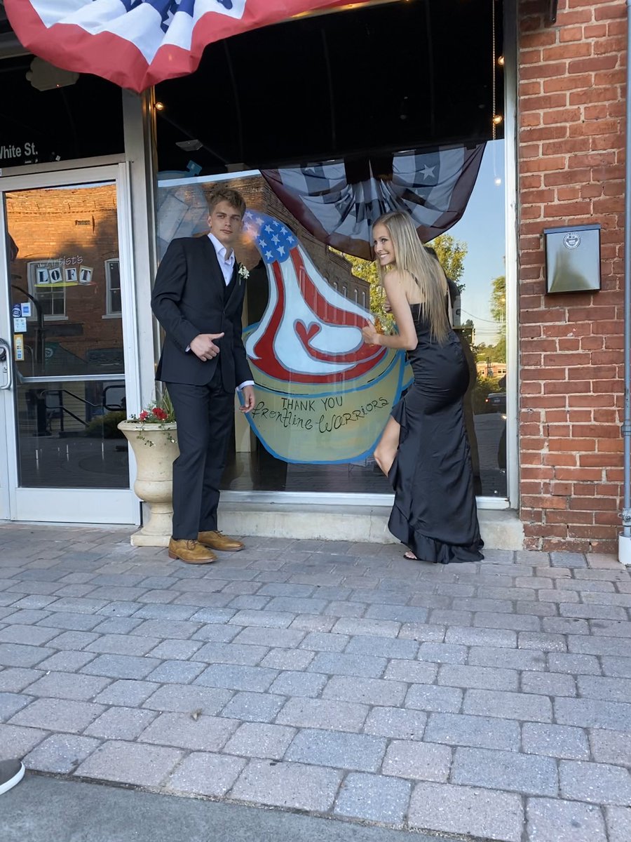 _LisaHarris_'s tweet photo. Such a sweet night! @_walkerharris_ made sure the #EnchantedForest #PromHappenedAnyway for his girl, Karlee! #ThisIsProm #QuarantinePromQueen #KandW #COvid192020 #2020Seniors #MemoriesMatter #AmericaTogether #WalkersSeniorYear #KarleesSeniorYear https://t.co/JB44NkA73V https://t.co/QBGDwiBtlb