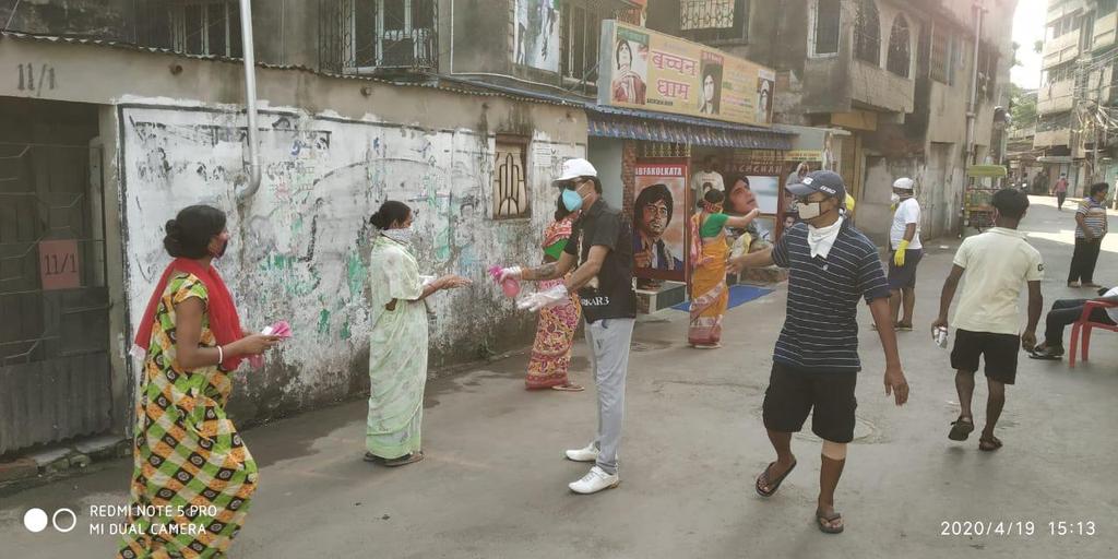 OnlyForBachchan's tweet photo. @SrBachchan Sir
Like last sunday, today also members of #ABFAKOLKATA along with the members of #SIRABEF WhatsApp group distributed Dry Rations,Vegetables,Cooking Oil,Spices&amp; biscuits to 100 families from the premises of @BachchanDham .Next Sunday also we will distribute the same. https://t.co/LbjDyudu10
