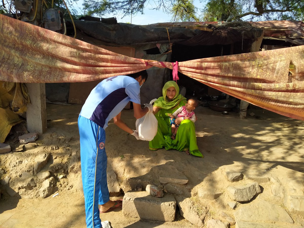 Matri_Sudha's tweet photo. POSHAN Kits Distribution to families living on streets (Lohar Basti) on Mehrauli-Badarpur Road. 

@childrights28 https://t.co/8PJz1Wyjfe