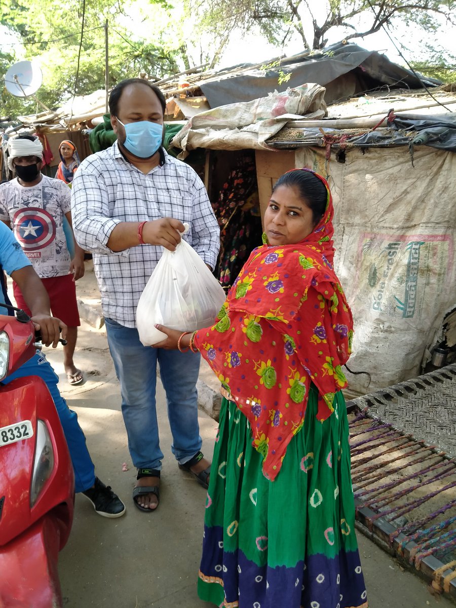 Matri_Sudha's tweet photo. POSHAN Kits Distribution to families living on streets (Lohar Basti) on Mehrauli-Badarpur Road. 

@childrights28 https://t.co/8PJz1Wyjfe