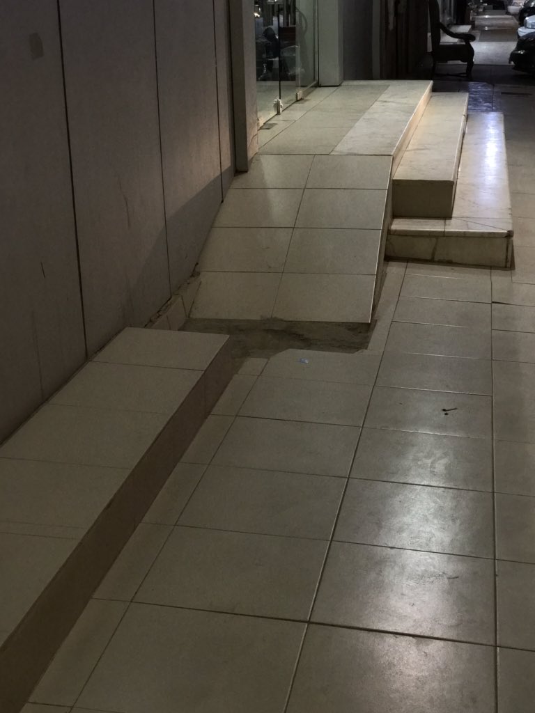 rno123321's tweet photo. صوره لاحد المنحدرات لاحد المستوصفات في الرياض والتي تمثل صعوبه واضحه لذوي الاعاقه من حيث ان السطح جدا ناعم ويسبب الانزلاق كذلك ان عرضه صغير مما قد يسبب سقوط للذوي الاعاقه من جوانب المنحدر 
فلابد ان ننتبه لمثل هذه الاخطاء التي تسبب لهم الكثير من المشاكل👍🏽👇🏽 #لا_تعيقهم https://t.co/Aroy6JvTtR