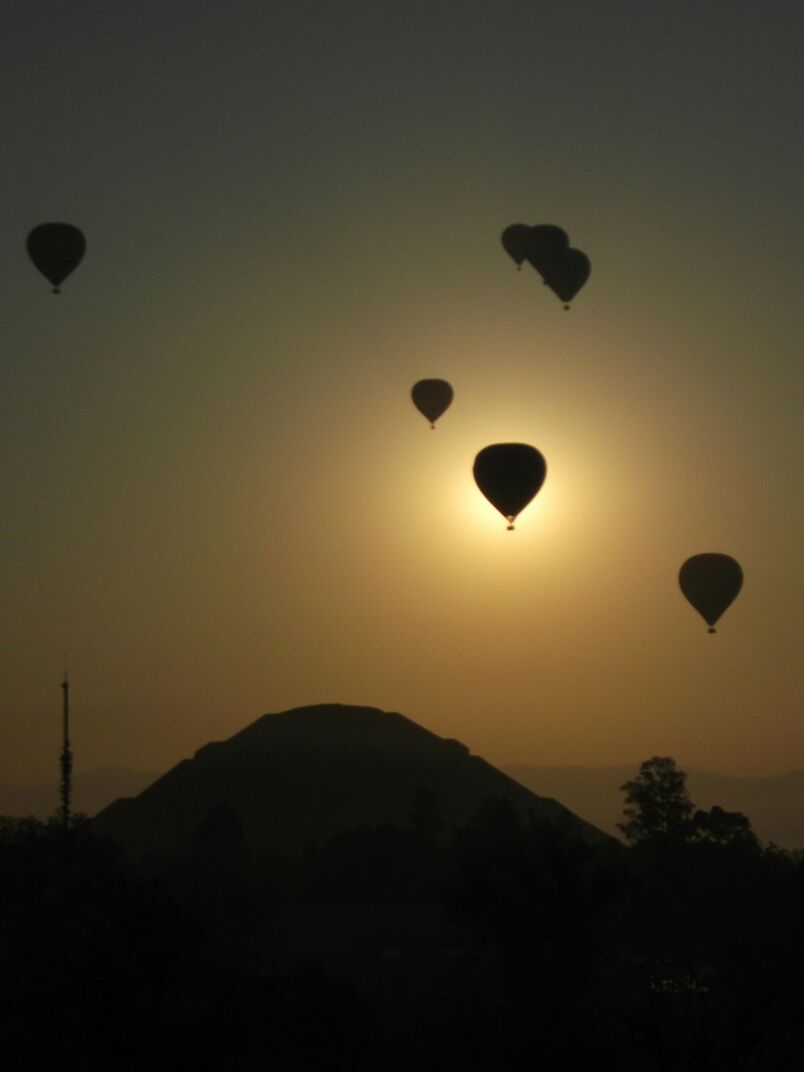 Volarenglobo's tweet photo. Abre tus alas y empieza a soñar!
Perdón, empieza a Volar!
Reserva ya! Whatsapp
+5215524900000
+5215510998008
#Volarenglobomexico #soñarovolar #mexico #Teotihuacan #cdmx #turismo #piramides #pyramds #travel #globosaerostaticos #balloons #QuedateEnCasaYa https://t.co/5wTx4POhN4