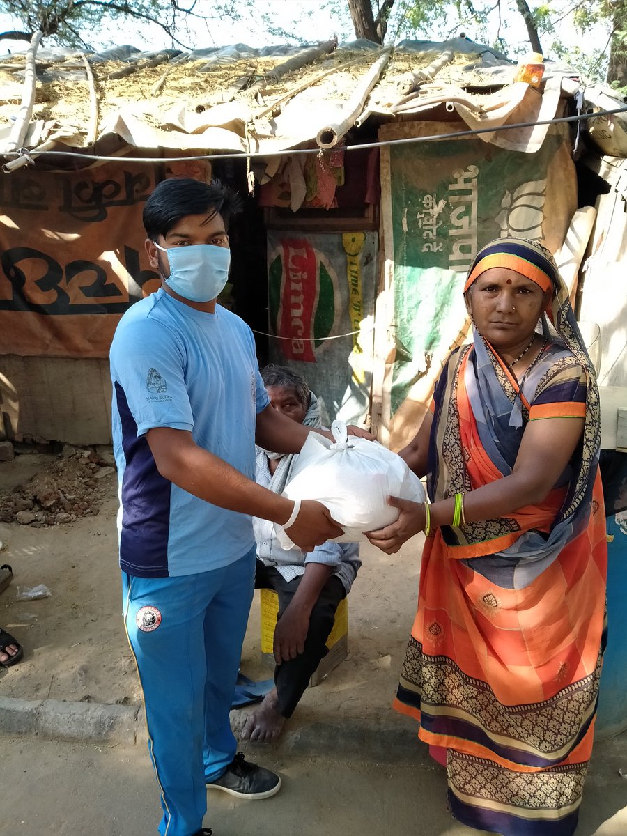 Matri_Sudha's tweet photo. POSHAN Kits Distribution to families living on streets (Lohar Basti) on Mehrauli-Badarpur Road. 

@childrights28 https://t.co/8PJz1Wyjfe
