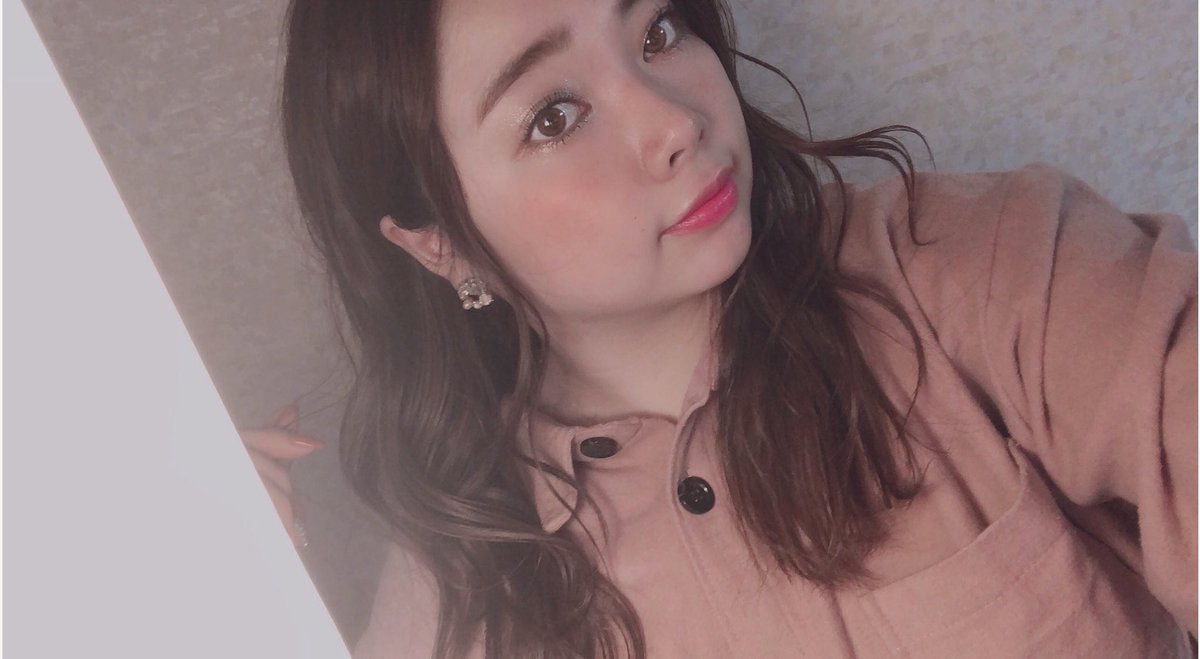 saa199302011's tweet photo. 久々にメイクして髪の毛
巻いて自撮りしました💇♀️💄
やっぱりメイク楽しい( ・̑◡・̑ )💓
#マスカラ
#snapscara
#maybelline
#リップ
#チャビースティック
#シャドー
#lunasol
#starshowereyes05
#チーク
#sezane
#唯一盛れた写メたち w
💄https://t.co/Z9lCSZjosG https://t.co/45H7bfryyS