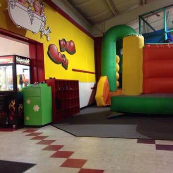 DirtyFlacko_'s tweet image. Randomly thought about this.....sigh listen..the memories iykyk all i can say....i can smell the pizza rn Lol real boro shit 😂