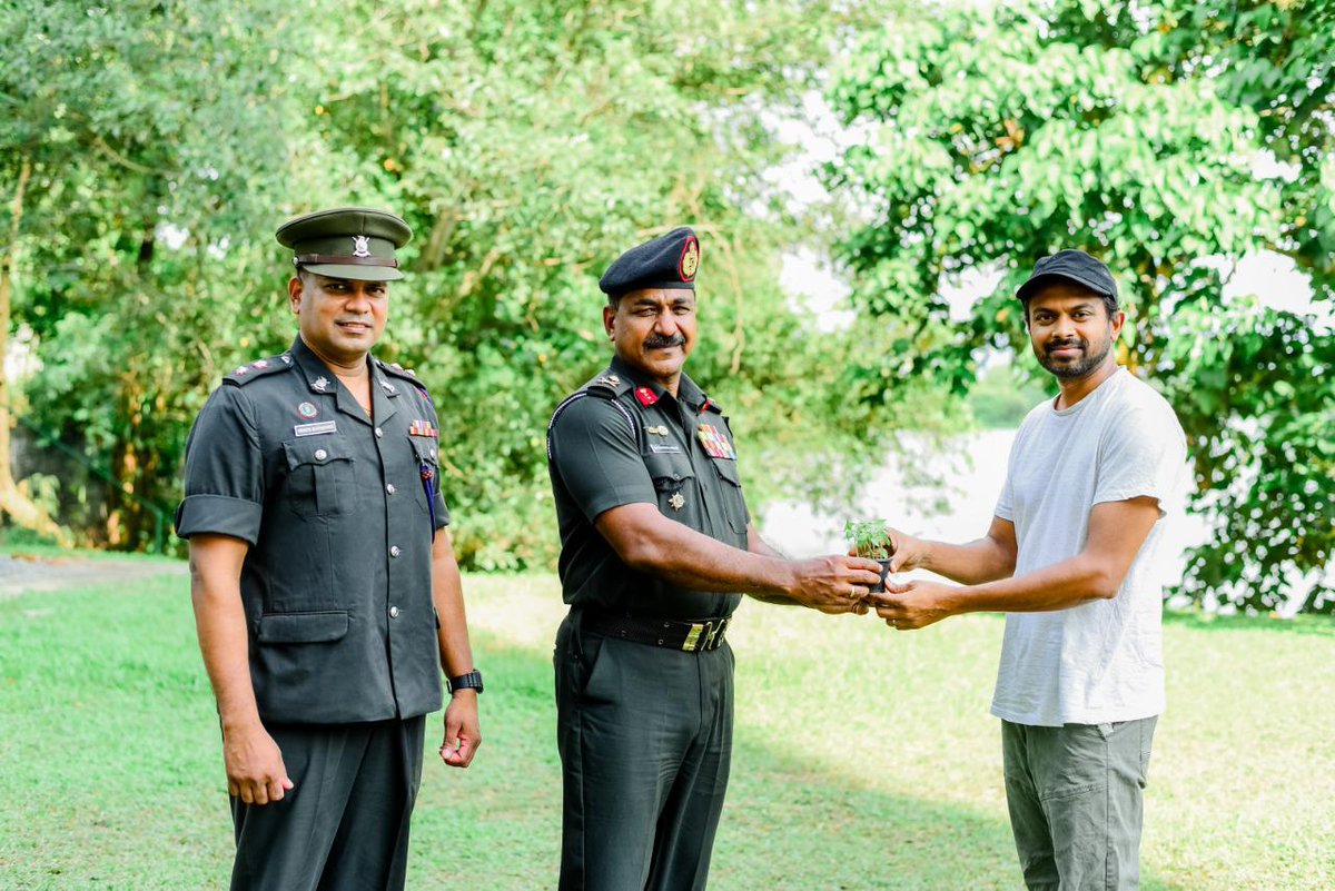 thuru_mithuru's tweet photo. ශ්රී ලංකා යුධ හමුදාවේ 'තුරු මිතුරු - නව රටක්' වගා සංග්රාමයට එක්වූ @BNSMUSIC දෙපළට අපගේ ගෞරවණීය ස්තූතිය!
We most respectfully thank @BNSMUSIC for coming forward to support the 'Thuru Mithuru - Nawa Ratak' initiave of Sri Lanka Army.
#Thurumithuru #slgrows #srilankaarmy #lka https://t.co/8X9KPUurkz