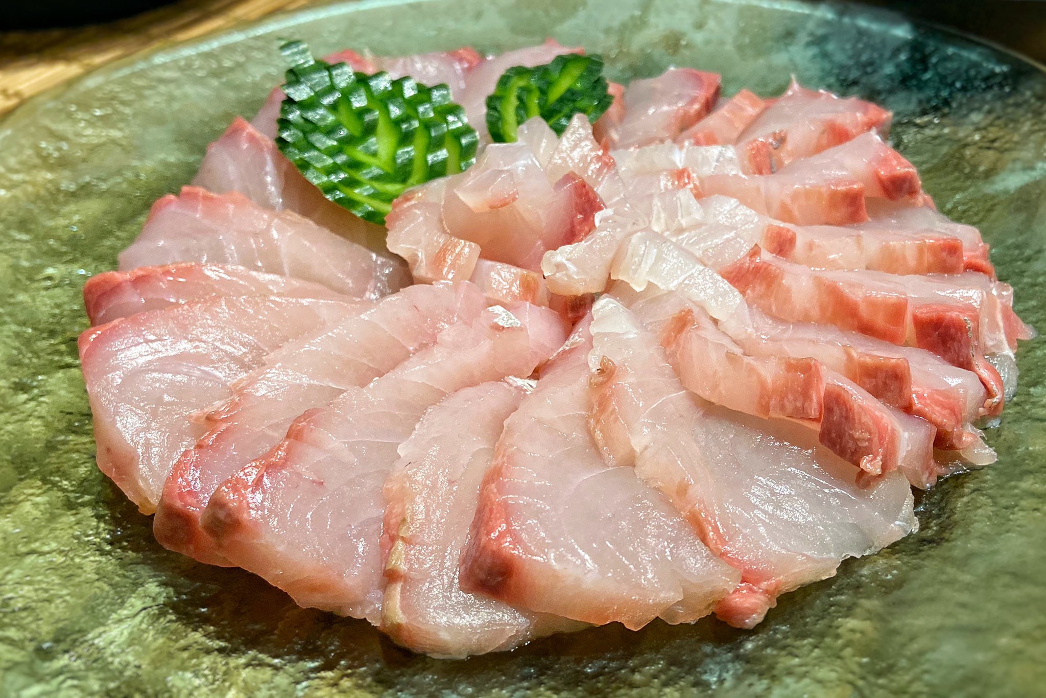 えどまゆ Edmayu Mochi Animals Social Distancing を守りつつ釣りに行ったんですが 釣果はまさかのゼロ でも友達からamberjack をお裾分けしてもらったので 夜ご飯は贅沢にお刺身 Amberjack アンバージャック は カンパチやブリ