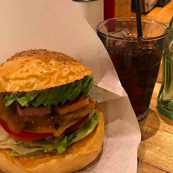 savelocaltokyo's tweet photo. [新宿御苑前 / 新宿三丁目]

ハンバーガー / サンドウィッチ専門店「CHATTY CHATTY @ChattyBurger」さん

▶︎Instagram
https://t.co/mc6DW2gZbO

▶︎Uber Eats
https://t.co/hywGNvizt3

#テイクアウト情報東京 
https://t.co/RbEUa8L80x https://t.co/NhF37OPTPa