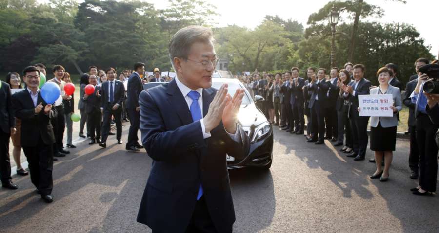 Disebabkan presiden Korea hanya boleh pegang 1 penggal, jadi tahun 2022 nanti Moon automatik akan berundur dari dunia politik.
