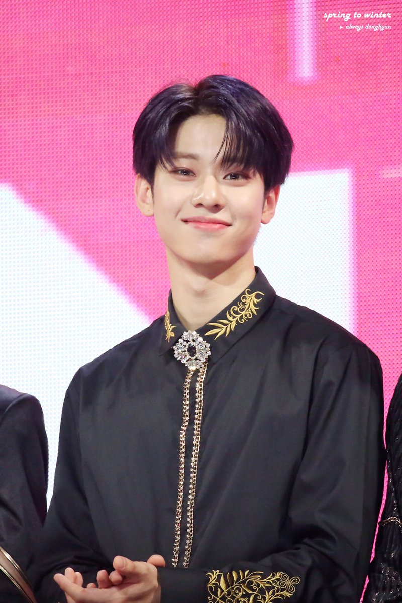 AB6IX_0522_S2's tweet photo. @springt0winter 당연 도뇨니 미모 레전드 찍어버린,, 감히 역대급이라고 말할 수 있는 MGMA 아닙니까,,💓
진짜 어쩜 왕자님 포스 뿜뿜하면서 저렇게 웃어버리면 육째들 심장이 남아있겠냐구요,,,💕 https://t.co/vh7Vn0vTRC