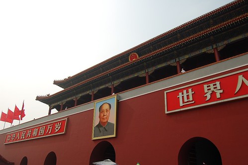 El_Universal_Mx's tweet photo. Mao Tse Tung decidió hacer lo que llamó una “revolución cultural”, cuyo objetivo era purgar a quienes él consideraba enemigos de su proyecto: terratenientes, empresarios, profesionistas independientes e intelectuales críticos #Opinión de Sara Sefchovich https://t.co/9geepN7dEQ https://t.co/iqkWQAMOZZ