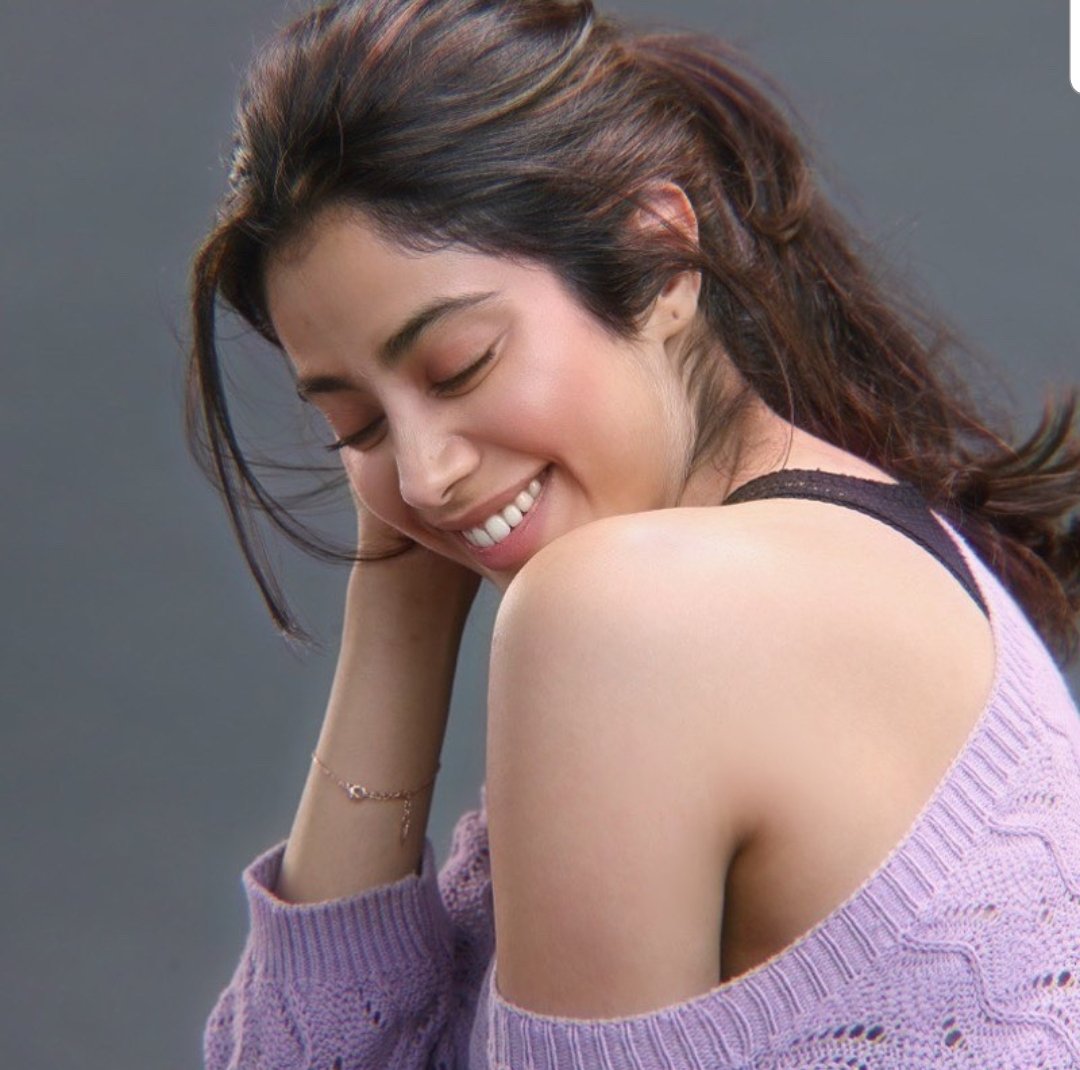 HitssEntertain's tweet photo. Mention that one friend who can match the beautiful smile like our adorable @janhvikapoor ❤🤗
.
Follow @HitssEntertain for latest entertainment updates
.
#smile #happiness #stayathome #staysafe #homequarantine #bollywood #bollywoodactoress #janhvikapoor #hitssentertainment https://t.co/Iq8XkPmmFX