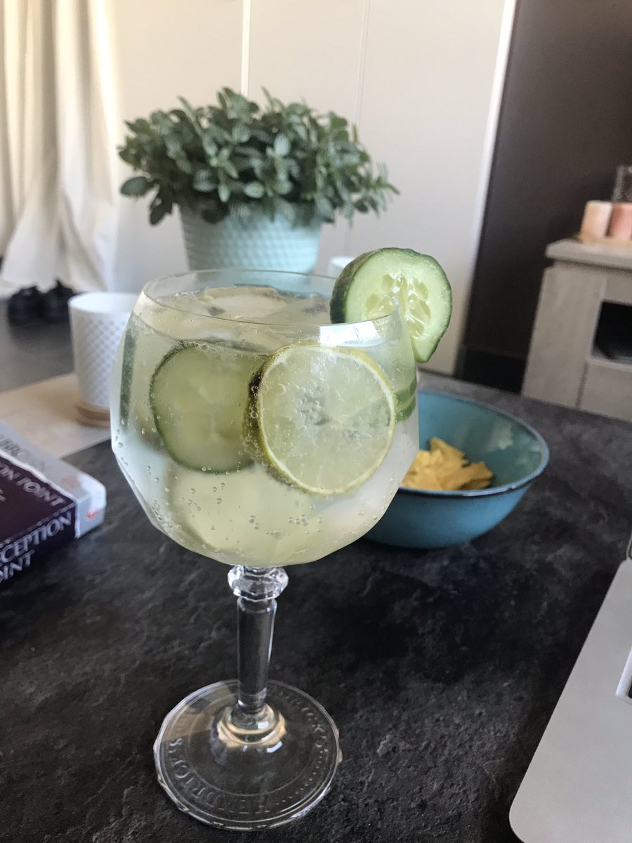 BoutDeGras's tweet photo. It’s Gin o’clock ! 🍸 https://t.co/QDSK39it53