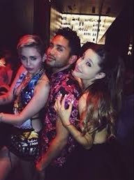 after miley’s interview at the 2013 ema’s, miley and ariana took photos together for the first time later that night.