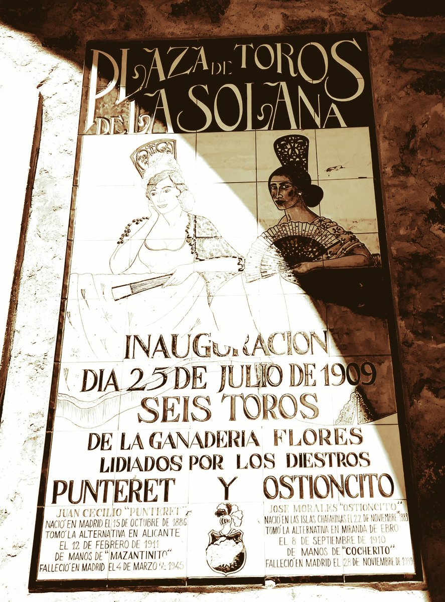 martindeblas's tweet photo. ¿Quieres toros?
#QuédateEnCasa viendo @CMM_es
Esta tarde, la novillada de #LASOLANA2019
#NAZARIOIBÁÑEZ
MARIO SOTOS
CARLOS ARANDA
VICTOR HERNÁNDEZ https://t.co/2GxSRFLPw1