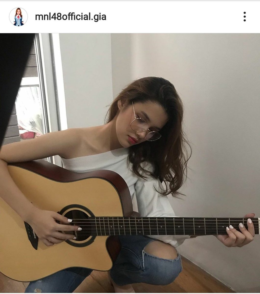 คือชั้นน่ะเห็น MNL48 คนนี้มาเม้นท์ไอจีน้องฟ้อนด์ว่า Congrats my fond เว้ย เลยไปส่องสตอรี่ สนุปเค้าจีบลูกชั้น!!! ใจเต้นรัวแร้ว ขอดูหน้าหน่อยหอะ พอไปดูก้อคืออ้อหอ!!!!! อ้อหอมาก แต่งค่ะ แต่งเลย