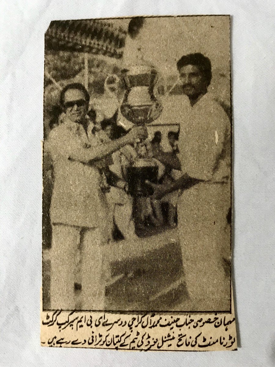 imtahirkhan81's tweet photo. < #GoldenMoments
Legendary Pakistan batsman #HanifMuhammad present Winning Trophy to “ National Food Team Captain Irfan khan ( My father ),
They were Champion of “All Karachi 2nd EBM Super Cup cricket tournament 1981-82 “>
#HanifMohammad #SuperCup1981 #KarachiClubcricket https://t.co/nvOGL09HQY