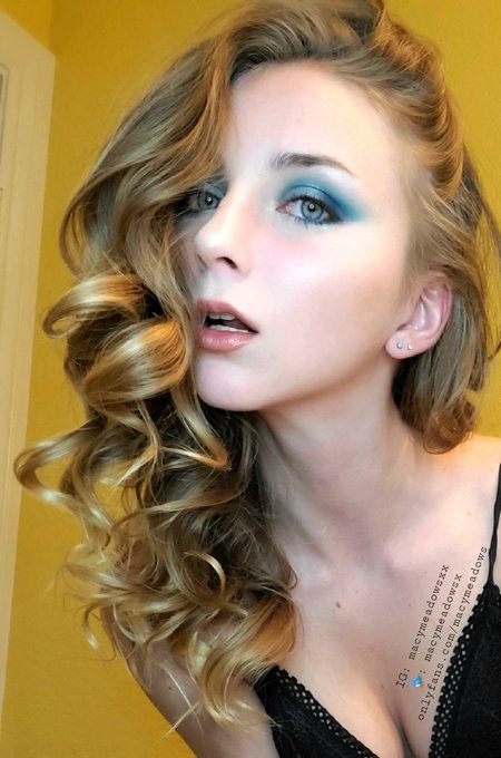 Feeling kinda blue 💙 https://t.co/LyPZ7Vy0m9<a href="/tag/kitty"class="tags"><span>#kitty</span></a>