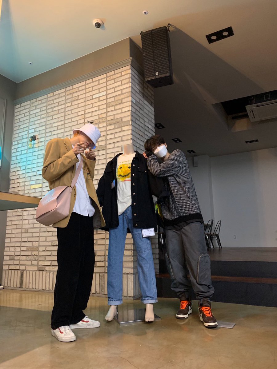 CUBE_PTG's tweet photo. [#우석] 펜타곤! 봄에 뭐하니?
내 맘대로 🎨🎨 https://t.co/PhBFMDRX32