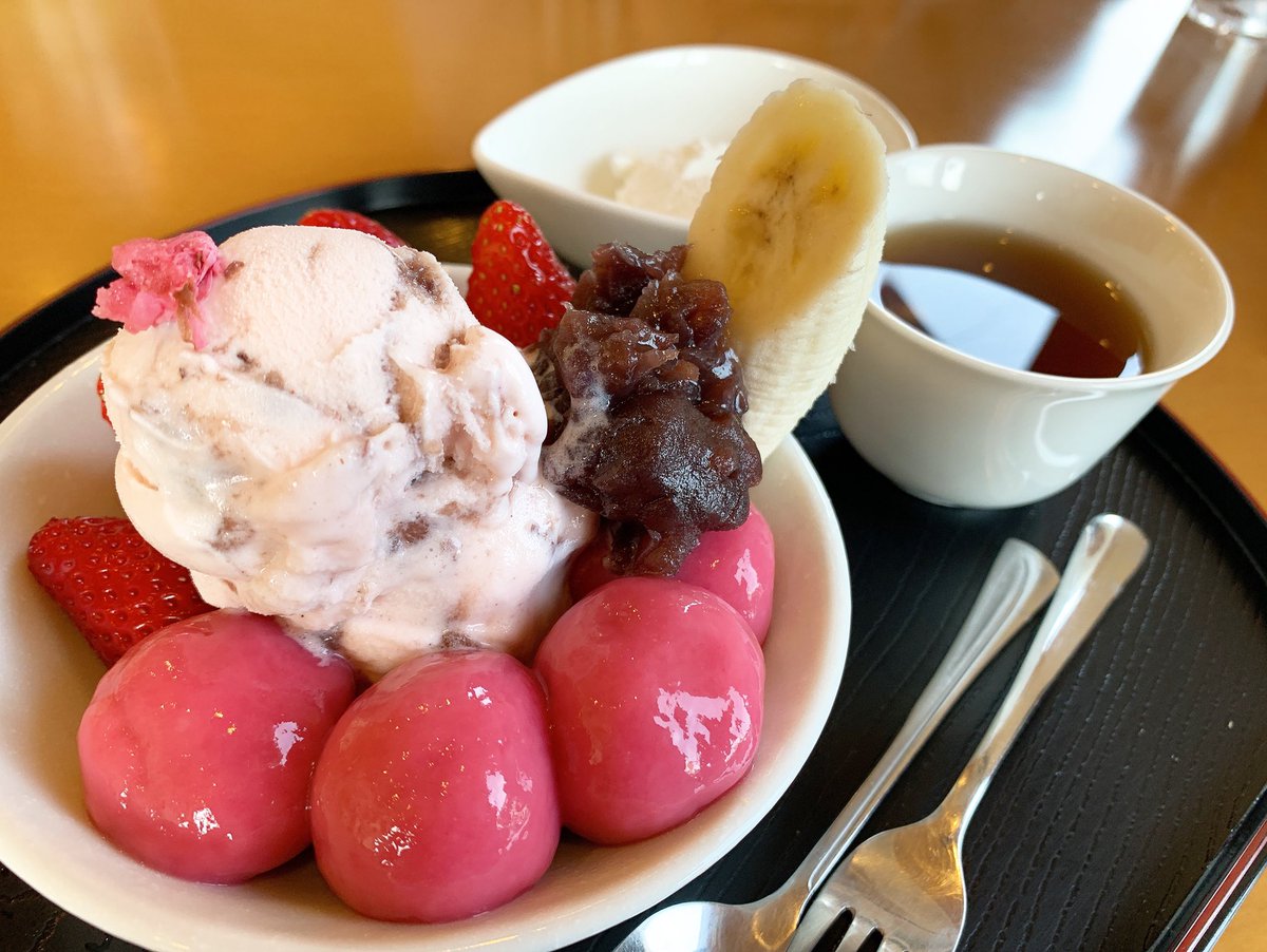 loloewololo2's tweet photo. まじでこの世の全ての白玉好きに教えてあげたいんだが浅草の【円満堂】には全ての人間を虜にする禁断のもちもち桜白玉がある。
これが季節限定で超絶美味いからぜひ全国の白玉好き、白玉を愛する者たち、白玉を憎む者たち、全ての白玉関係者に伝われ！ https://t.co/EP57gffX32