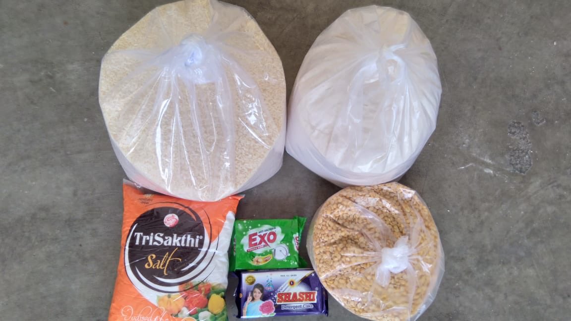 Jeyceebee's tweet photo. Happy to be supporting IGP @seemantsingh96 and @BlrCityPolice @CPBlr in relief efforts for 1000s of stranded migrant labour.

Doing this together with friends @MNNITALLD, helped by a kind grocer to package relief items. 

WANT TO HELP?  DM @Lingaraja  

#covid19 @WeAreBengaluru https://t.co/ubt2O49TIC