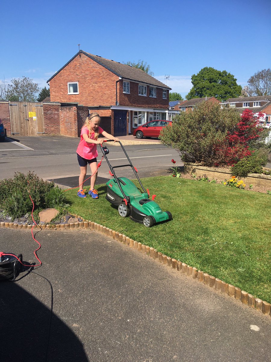julesno7's tweet photo. @mowermanjimmy 10 year old Grace Allinson perfecting her #patchoftheday #perfectpatch https://t.co/EW4j8jsJJR