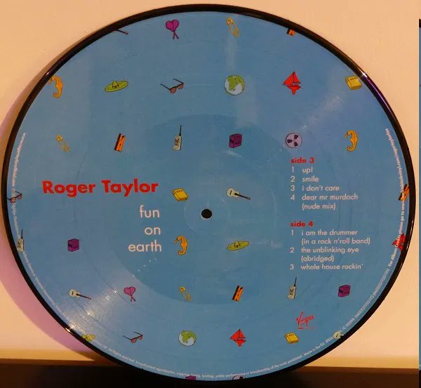 QueenFranceFC's tweet photo. Le double vinyle Picture Disc de “Fun On Earth”, 5ème album solo de Roger Taylor est sorti le 16 avril 2014, à l’occasion du “Record Store Day”. #RogerTaylor #FunOnEarth #FanDeQueenFr #QueenFranceFanclub https://t.co/BK6wHRnk5P