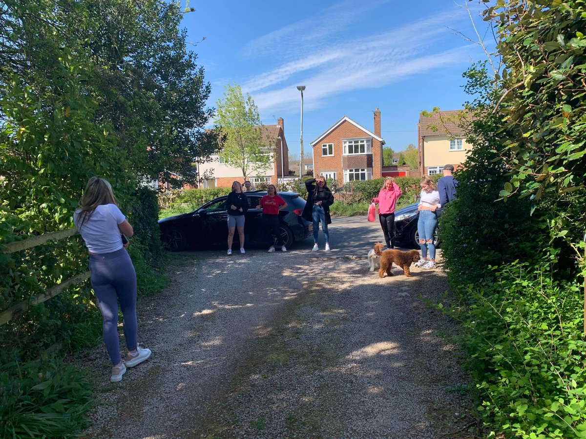 boo_fosterxo's tweet image. The girls organising with my mum to come and surprise me the day before my bday with gifts whilst staying socially distant is top 2 and it certainly isn’t 2. Love u angels more than life xxxx