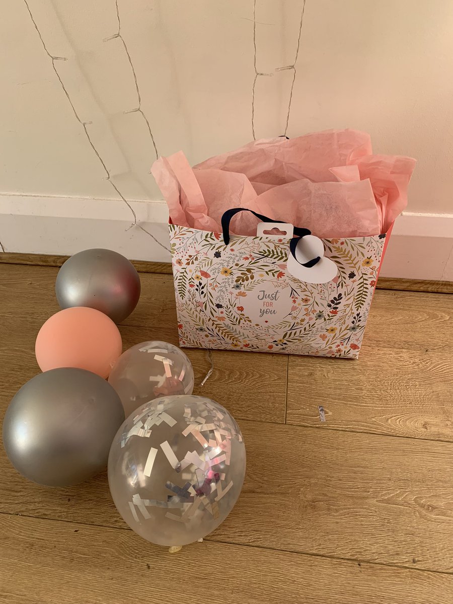 boo_fosterxo's tweet image. The girls organising with my mum to come and surprise me the day before my bday with gifts whilst staying socially distant is top 2 and it certainly isn’t 2. Love u angels more than life xxxx