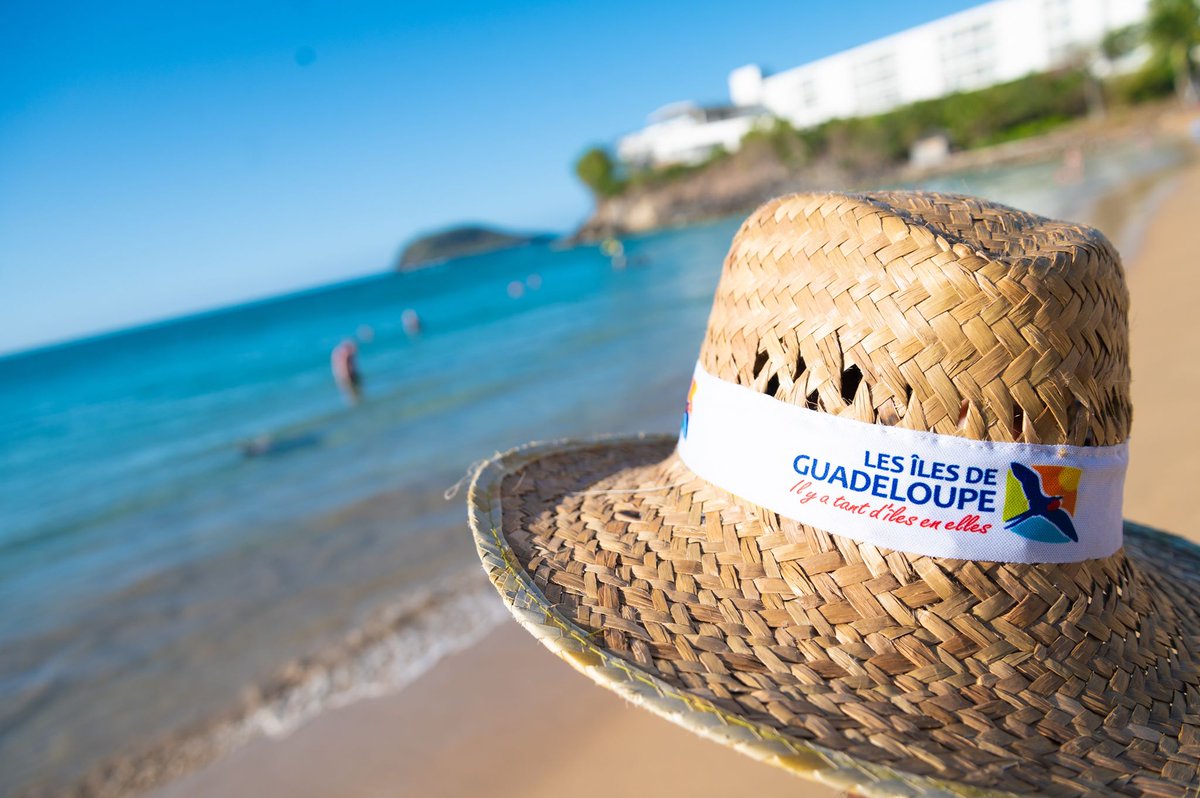 ilesGuadeloupe's tweet photo. Et pourquoi pas faire une jolie vidéo collaborative avec vos plus beaux moments dans les îles de Guadeloupe ?
Il suffit de les poster en réponse à ce post en mettant #souvenirsdesilesguadeloupe et n'oubliez pas #RestezChezVous https://t.co/T6nq2ftatj