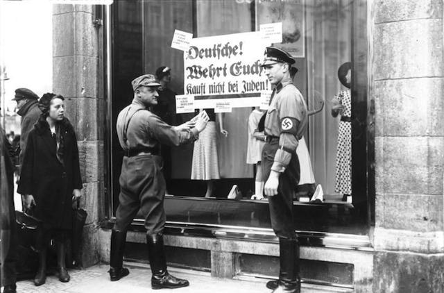 bmainzer's tweet photo. I discovered a 1981 VHS tape of my dad, Martin Mainzer (1915-1991),  who grew up as a young man in 1930's Germany.  Interview runs 30 minutes. See how life in Germany offers us clues about Trump's America. There is a link for Part 2 at end of video. https://t.co/kRoR62y1Hl https://t.co/ef03P7sEEd